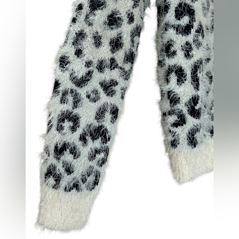 Mudd Soft Fuzzy Cheetah Animal Print Eyelash Knit Crew Neck Sweater Size S - Picture 3 of 12